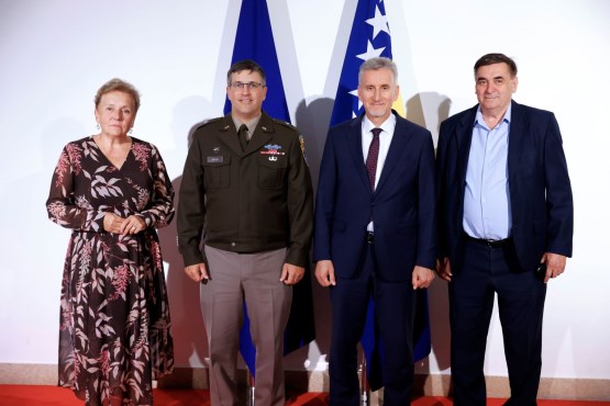 Članovi Delegacije PSBiH u PSNATO-a održali sastanak sa komandantom NATO štaba u Sarajevu 